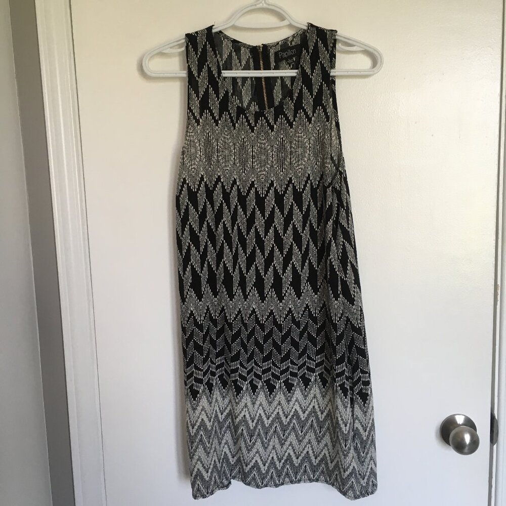 Papillon Women's L Sleeveless Black And White Chevron Dress